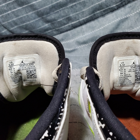 Nike Air Jordan Mid Composition Notebook
Size: 5.5 - Picture 6 of 6